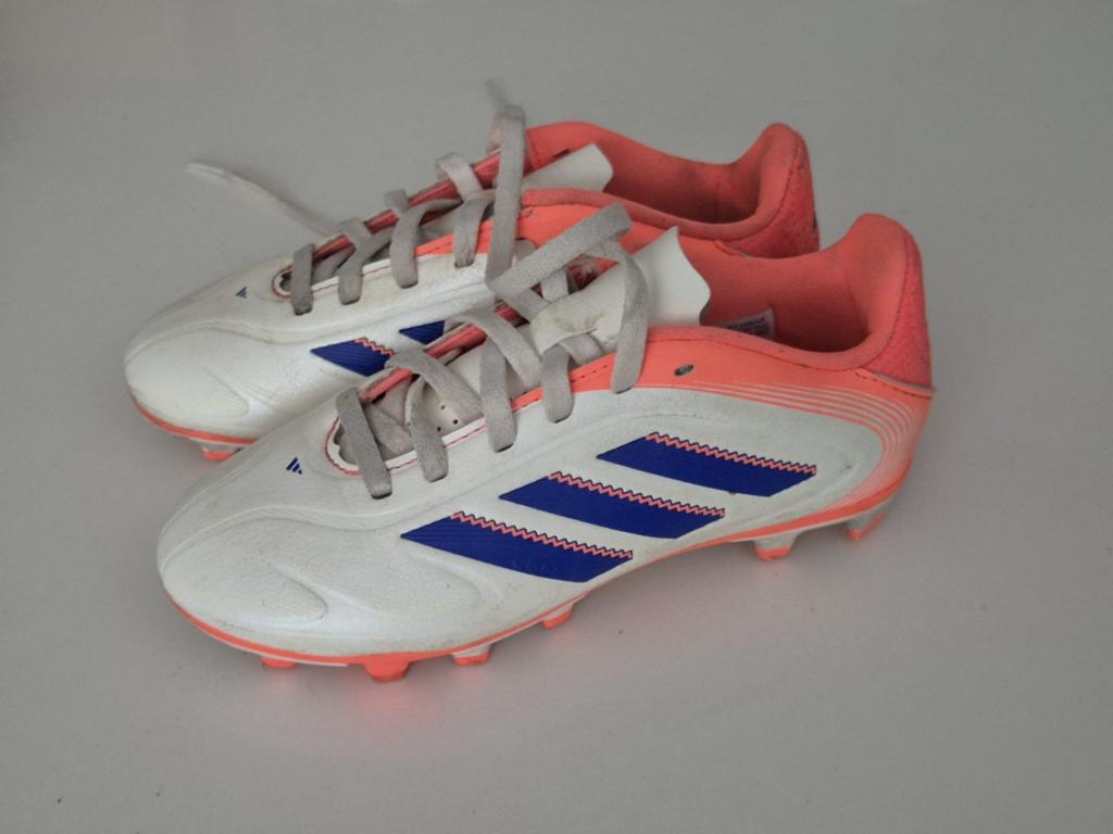 Adidas copa voetbalschoenen maat 31 - zo goed als nieuw, Sport en Fitness, Voetbal, Maat XS of kleiner, Schoenen, Ophalen of Verzenden
