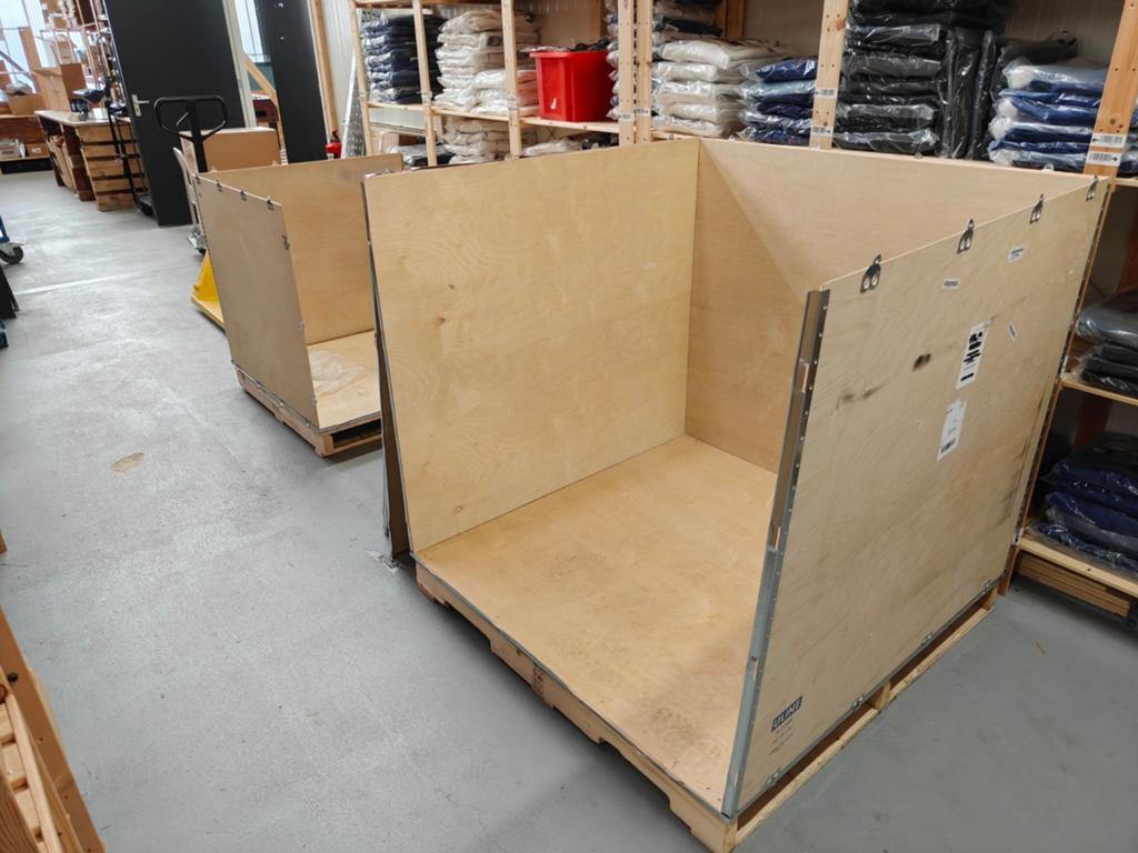 Houten transportkratten op pallet, Ophalen
