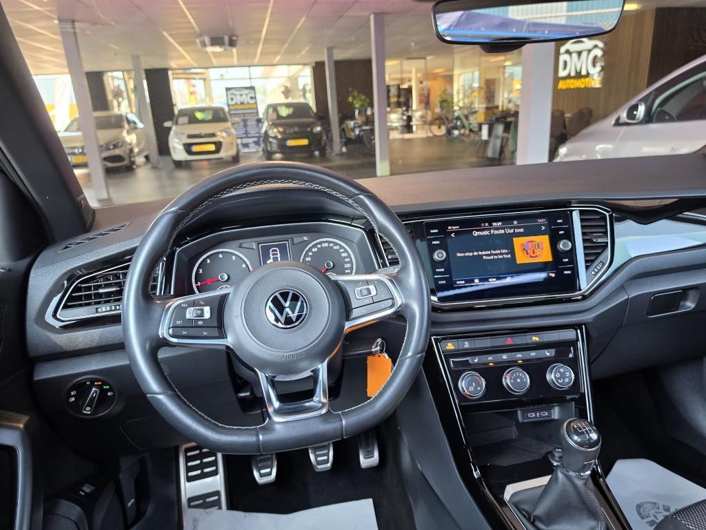 Volkswagen T-Roc Sport | Blackstyle | 19' Suzuka | Led | Pan, Auto's, Keurmerk '100% Onderhouden', 12 maanden, Stof, Euro 6