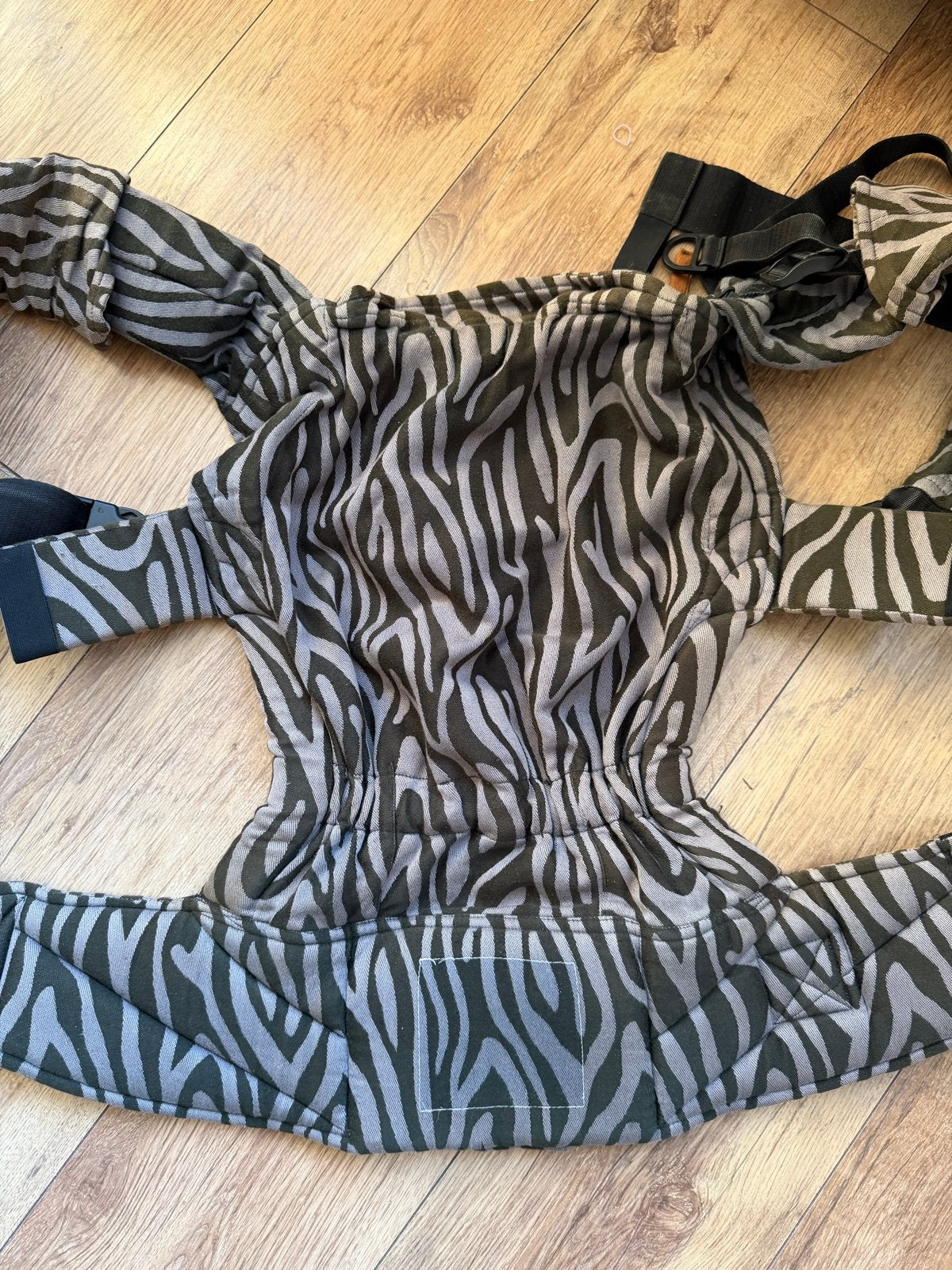 BeLenka draagzak met zebraprint - Ergonomisch en stijlvol, Zo goed als nieuw, Buik, Rug of Zij, Draagzak, Ophalen