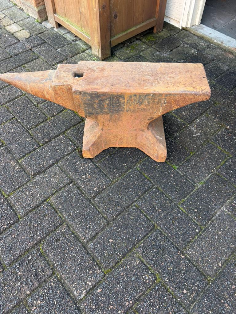 Aambeeld, Ophalen