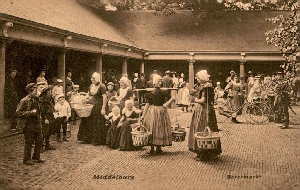 Middelburg Botermarkt - klederdracht # 885, Ophalen of Verzenden, Voor 1920, Ongelopen, Zeeland