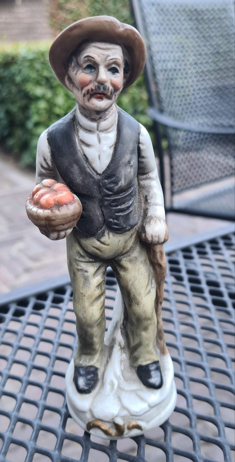 Vintage Opa Beeldje met Wandelstok & Mand - Biscuitporselein, Antiek en Kunst, Antiek | Overige Antiek, Ophalen of Verzenden