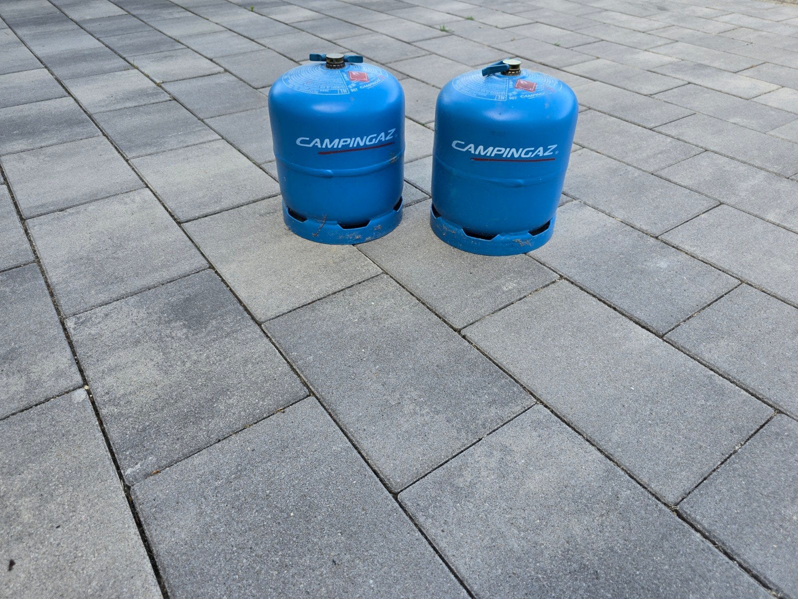 2 Gasflessen 907 2,75 kilo per stuk., Caravans en Kamperen, Kampeeraccessoires, Ophalen, Zo goed als nieuw