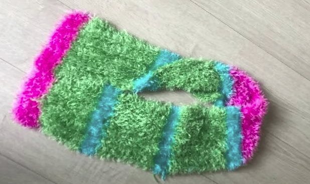das carnaval groen roze	 € 1,50, Ophalen of Verzenden, Zo goed als nieuw, Carnaval