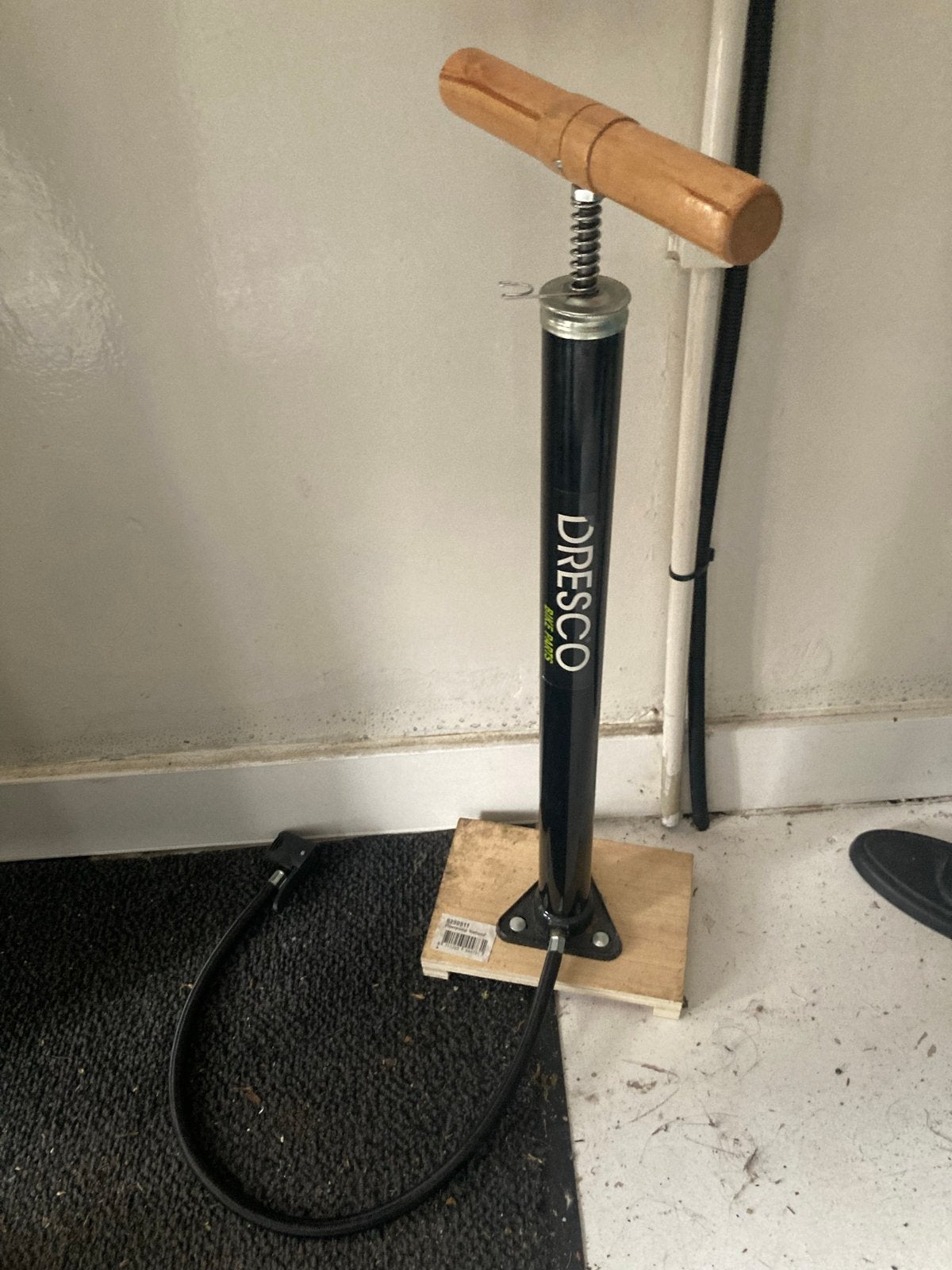 Dresco fietspomp met houten handvat, Fietsen en Brommers, Fietsaccessoires | Fietspompen, Gebruikt, Ophalen of Verzenden