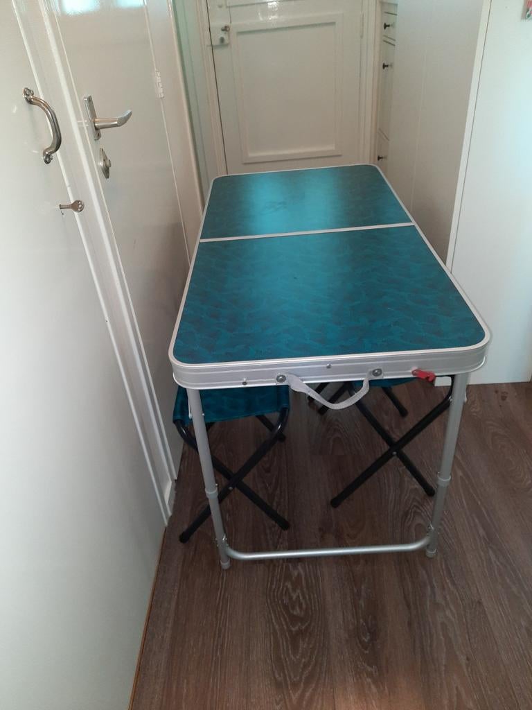 Decathlon tafel :  koffertafel met 4 krukjes, Caravans en Kamperen, Ophalen of Verzenden, Campingtafel