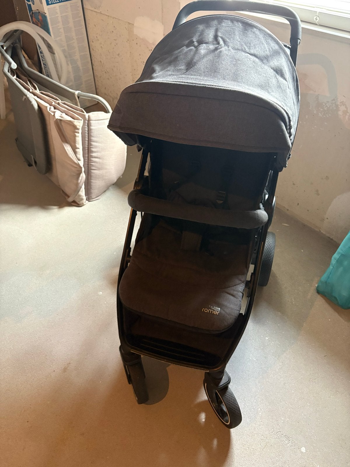 Britax Römer wandelwagen met nieuwe regenhoes, Kinderen en Baby's, Kinderwagens en Combinaties, Ophalen, Gebruikt, Kinderwagen
