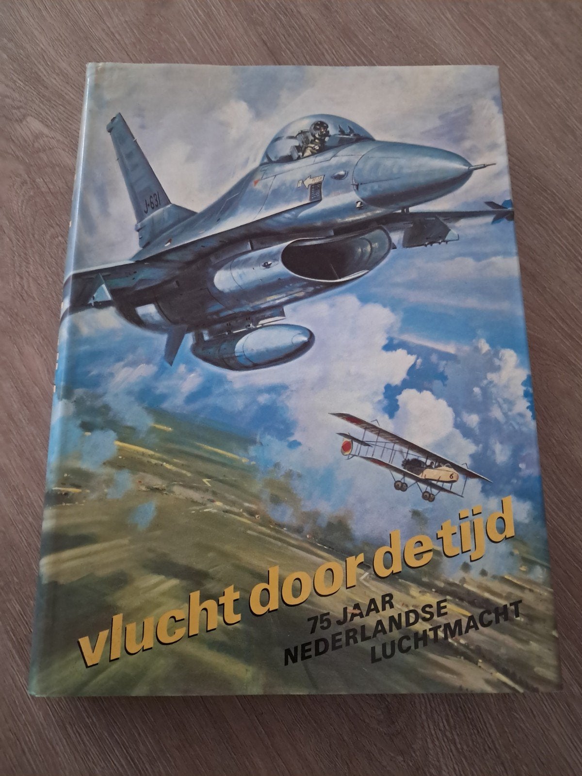 P: Vlucht door de tijd: 75 jaar Nederlandse Luchtmacht, Ophalen of Verzenden
