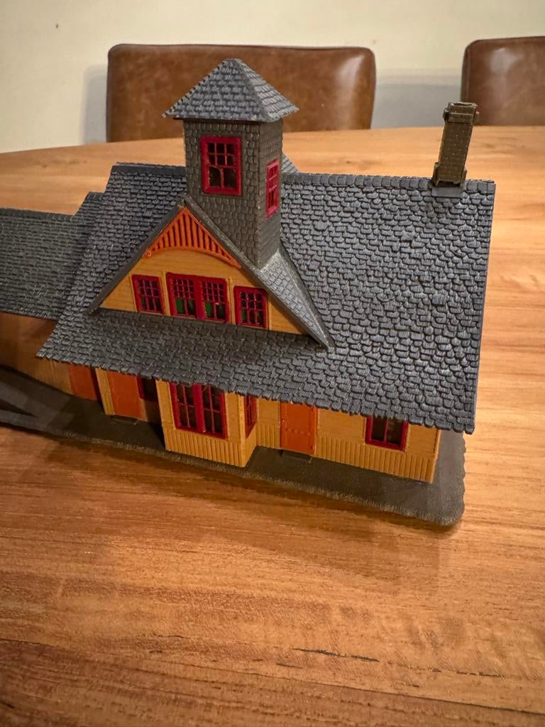 Pola H0 Stationsgebouw - Zo goed als nieuw, Hobby en Vrije tijd, Overige merken, Gelijkstroom of Wisselstroom, Brug, Tunnel of Gebouw