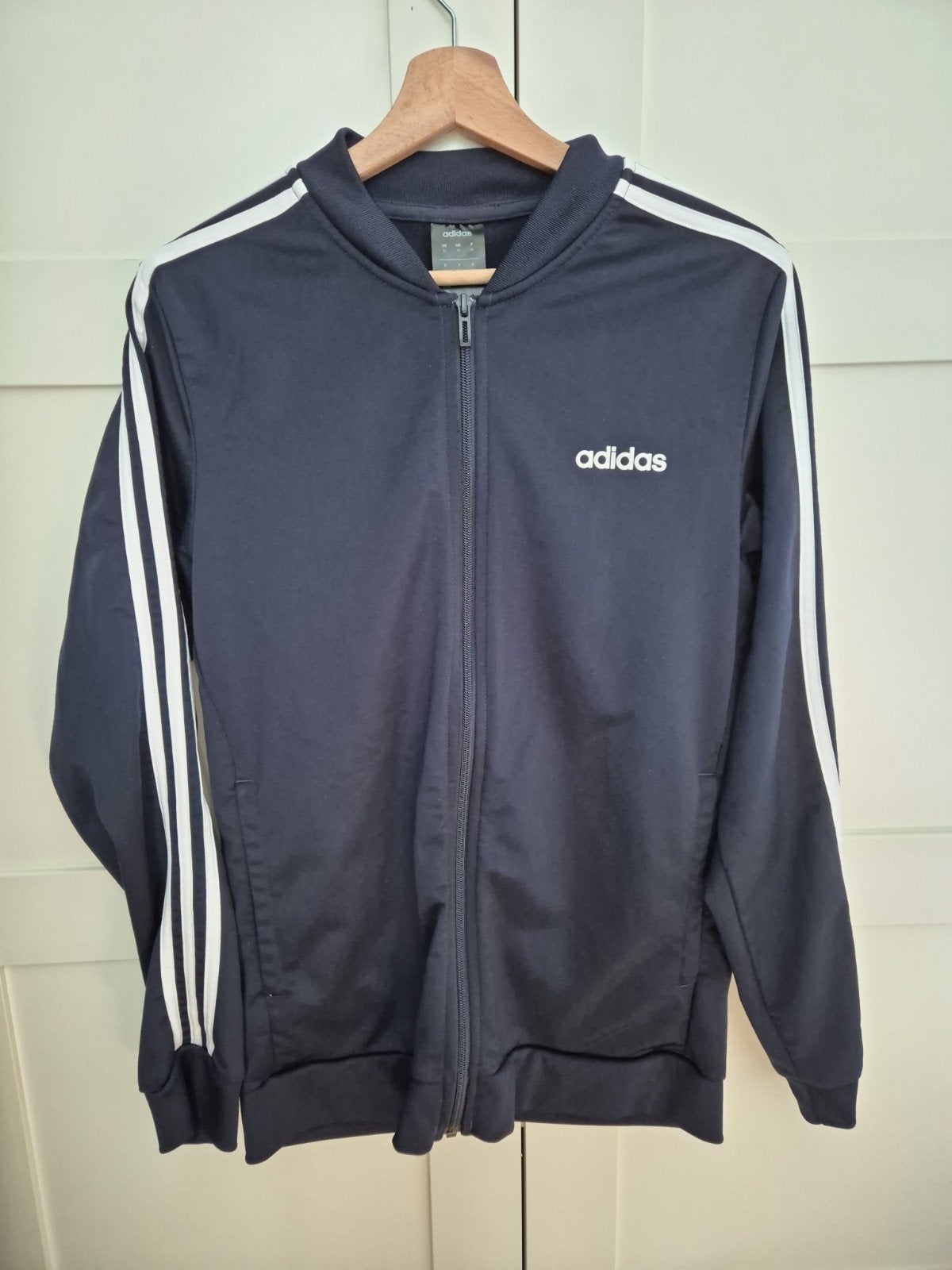 Adidas vest maat M donkerblauw in uitstekende staat, Ophalen, Zo goed als nieuw, Blauw