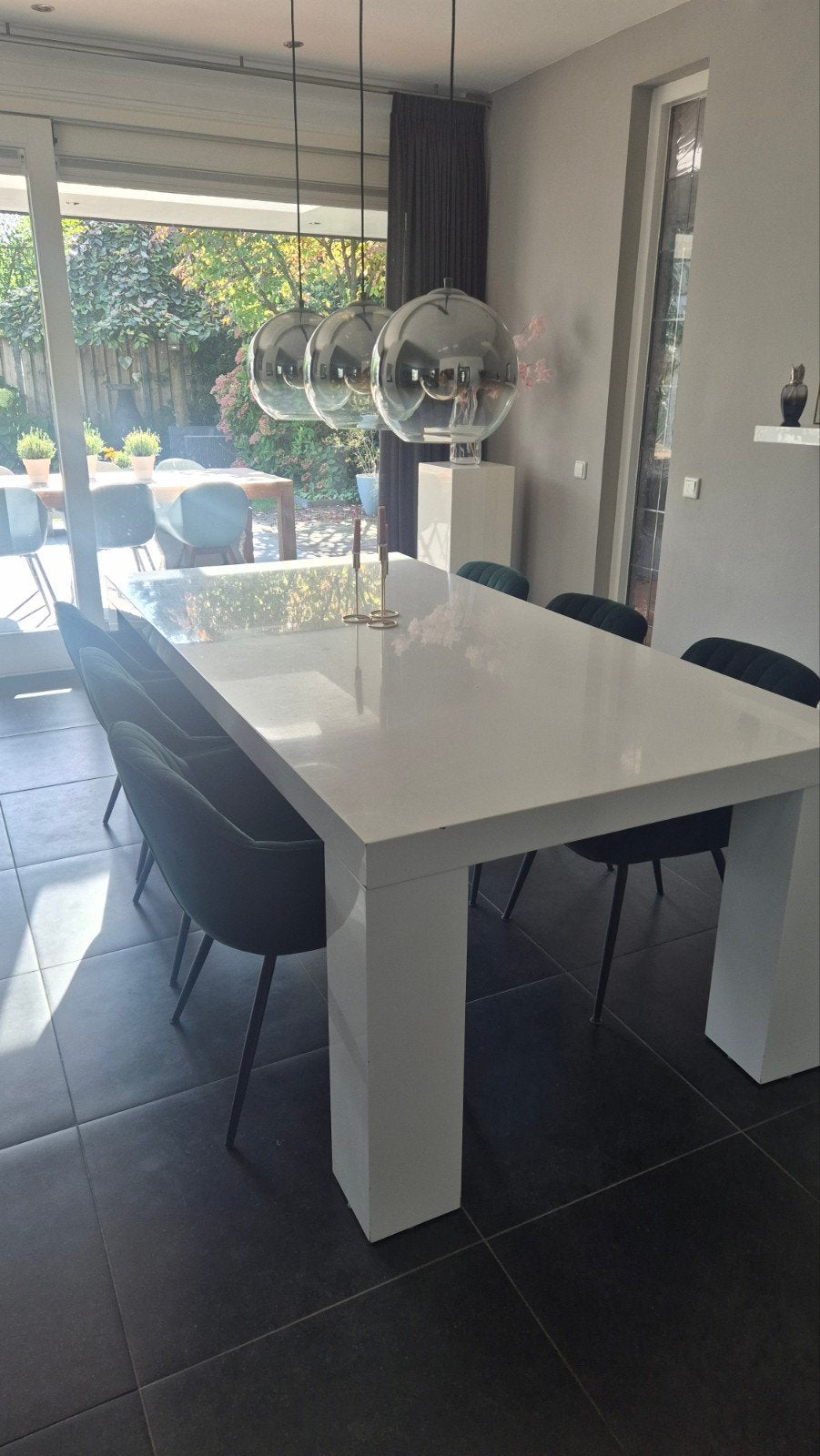 Hoogglans witte tafel van Goossens. Optioneel 6 stoelen, Overige materialen, Gebruikt, 100 tot 150 cm, 200 cm of meer
