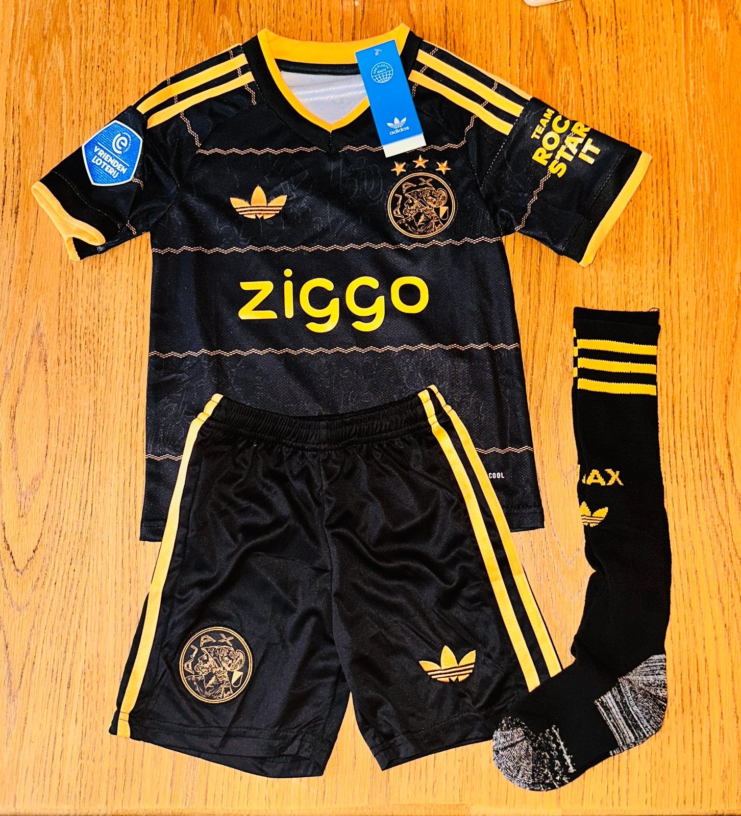 Ajax uit tenue 26/27 kids, Ophalen of Verzenden, Nieuw, Jongen of Meisje, Sport- of Zwemkleding