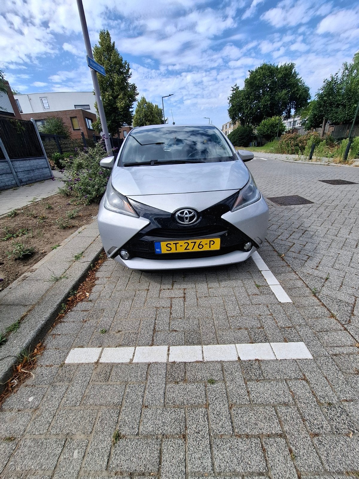 Toyota Aygo 1.0 Vvt-i 69pk 5D 2017 Grijs, Auto's, Voorwielaandrijving, 4 stoelen, 24 km/l, Handgeschakeld