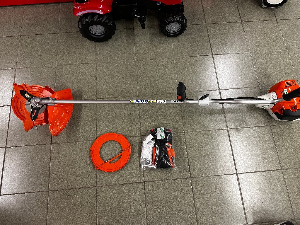 STIHL FS 240 bosmaaier– 250-3 drie hoeks mes - 2.3 pk –Nieuw, Nieuw, Ophalen of Verzenden, 30 tot 50 cm, Stihl