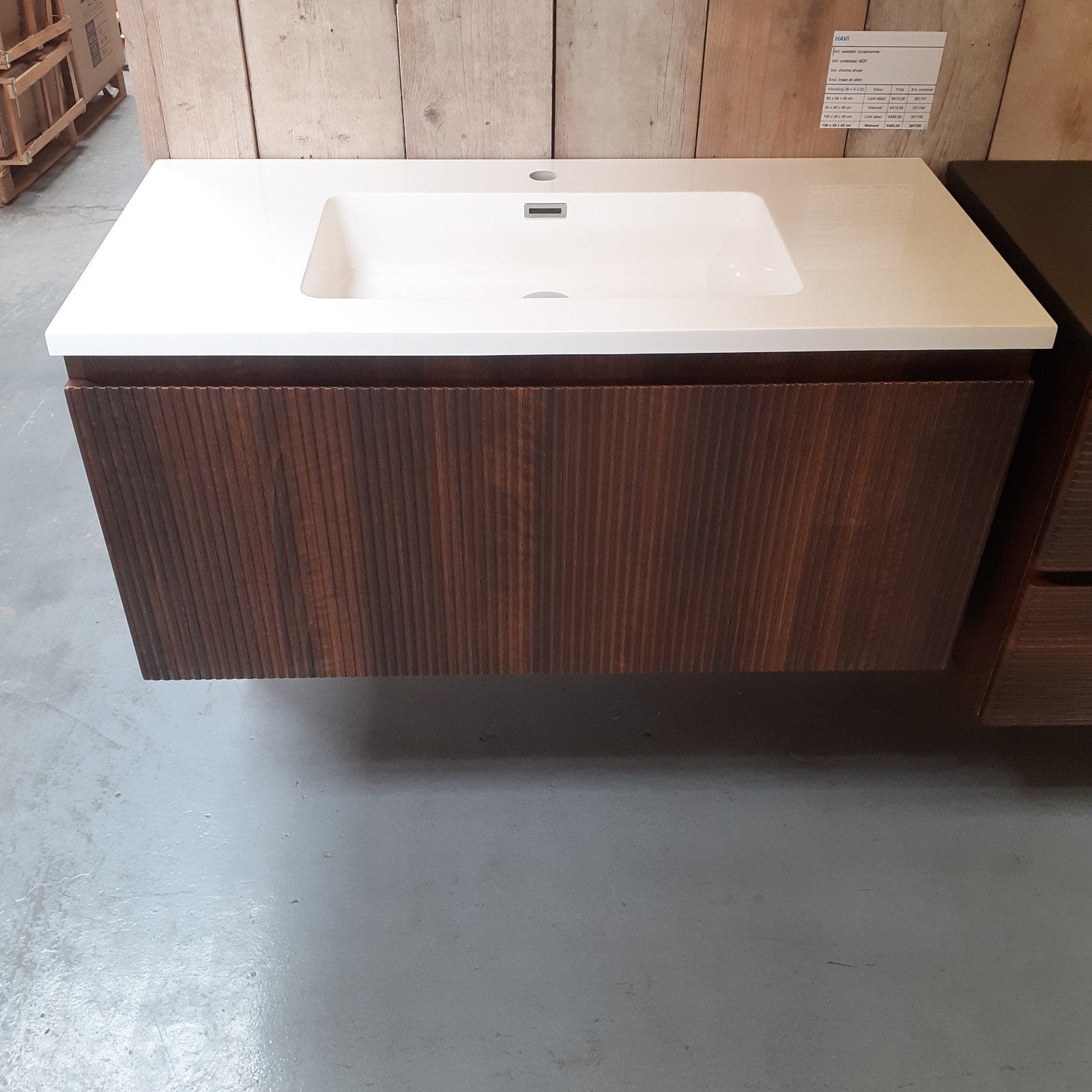 Badmeubel, walnoot, wastafel + onderkast, ribbels, Havi 100