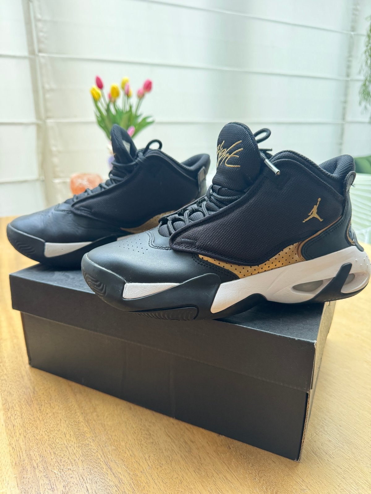 Jordan Max Aura 4 (GS) - maat 37,5, Kleding | Heren, Schoenen, Verzenden, Zo goed als nieuw, Zwart, Sneakers of Gympen