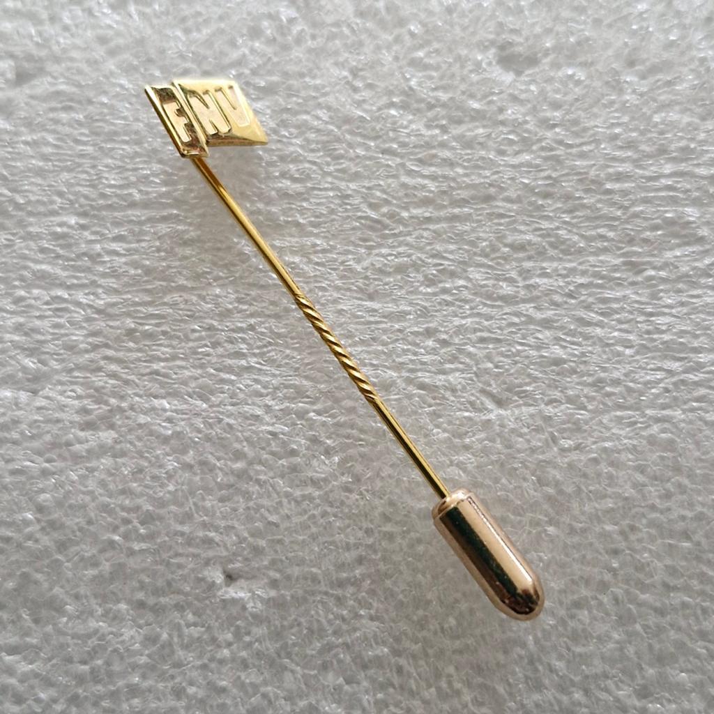 Gouden FNV speld, Sieraden, Tassen en Uiterlijk, Broches, Ophalen of Verzenden, Zo goed als nieuw, Goud, Goud