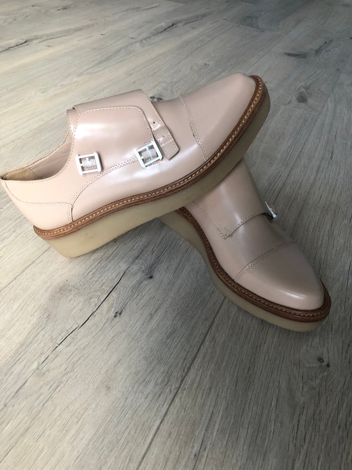 DKNY Instappers 37,5, Kleding | Dames, Ophalen of Verzenden, Zo goed als nieuw, Beige, Instappers