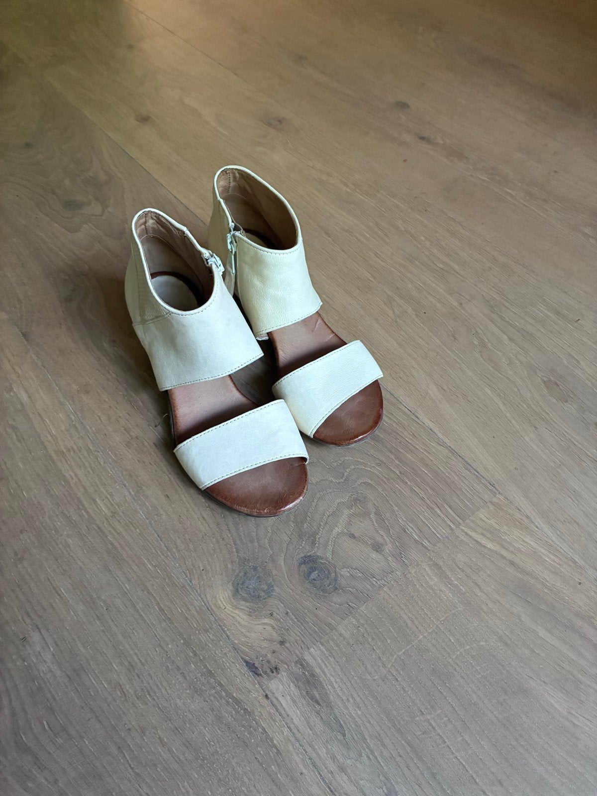 Miz Mooz Sandalen - Maat 37, Wit, Zo goed als nieuw, Sandalen of Muiltjes, Ophalen of Verzenden