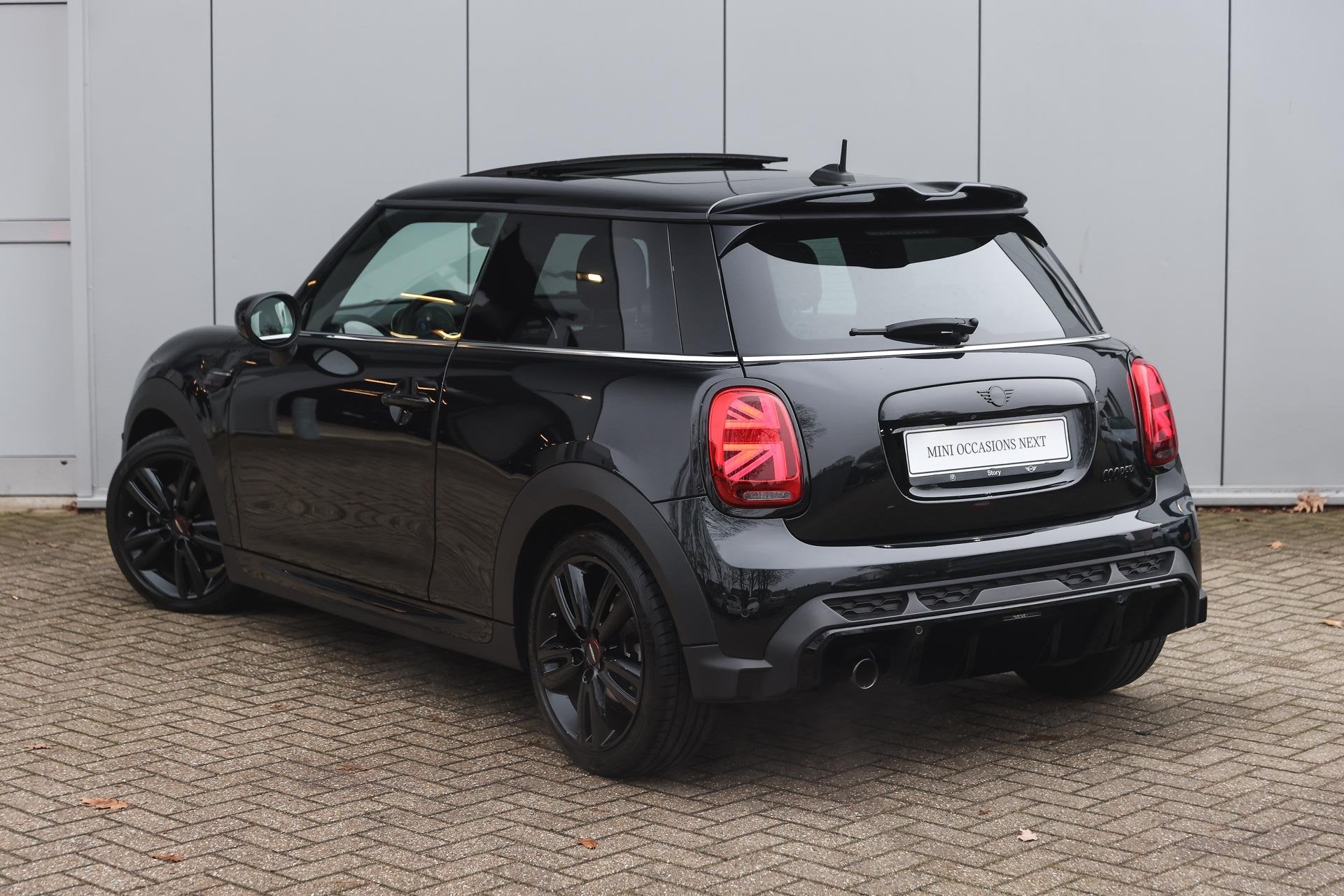 MINI Cooper John Cooper Works Automaat / Panoramadak / Sport, Auto's, 136 pk, Gebruikt, 4 stoelen, Zwart
