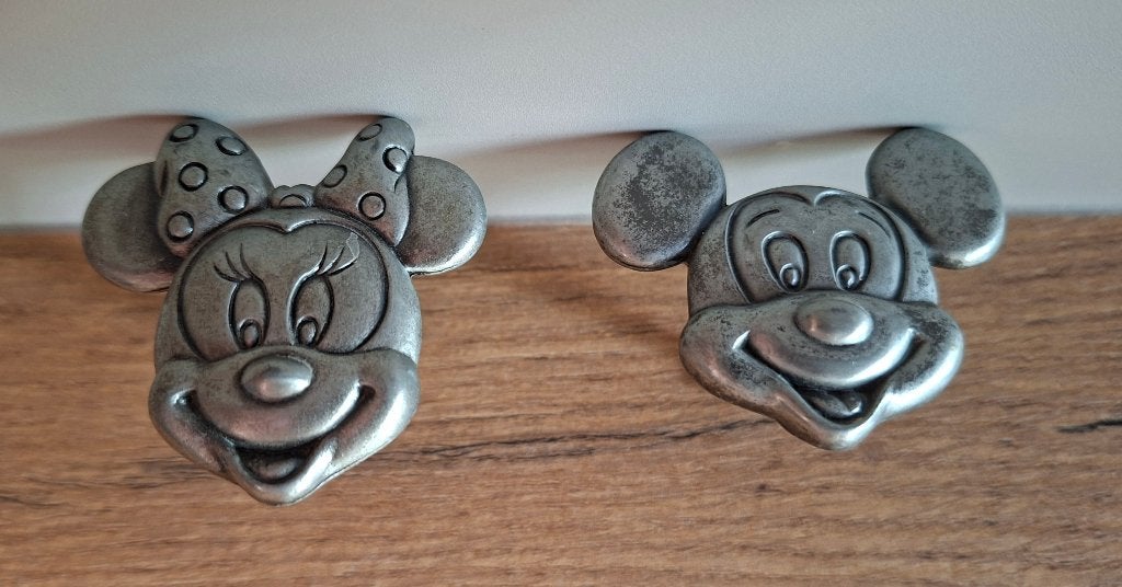 Vintage Mickey en Minnie lade-/deurknoppen, Ophalen of Verzenden, Mickey Mouse, Gebruikt, Overige typen