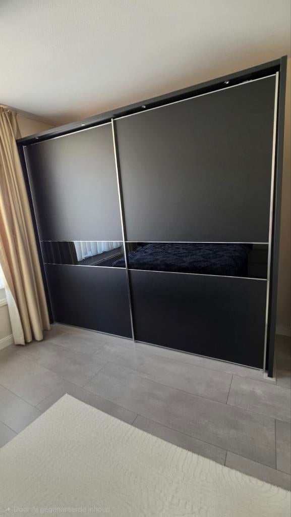 Moderne kledingkast met schuifdeuren, Huis en Inrichting, Kasten | Kledingkasten, 200 cm of meer, Met plank(en), 150 tot 200 cm