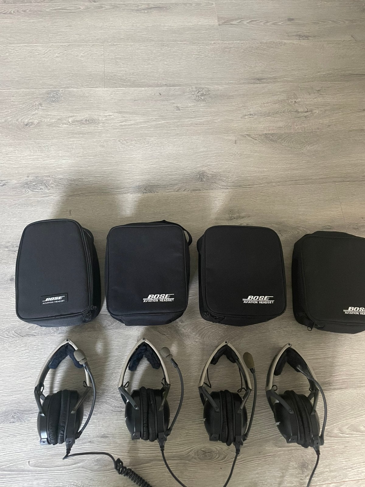 4 x BOSE A10 X AVIATION HEADSETS MET LEMO PLUG EN HOES, Ophalen of Verzenden, Gebruikt, Overige typen