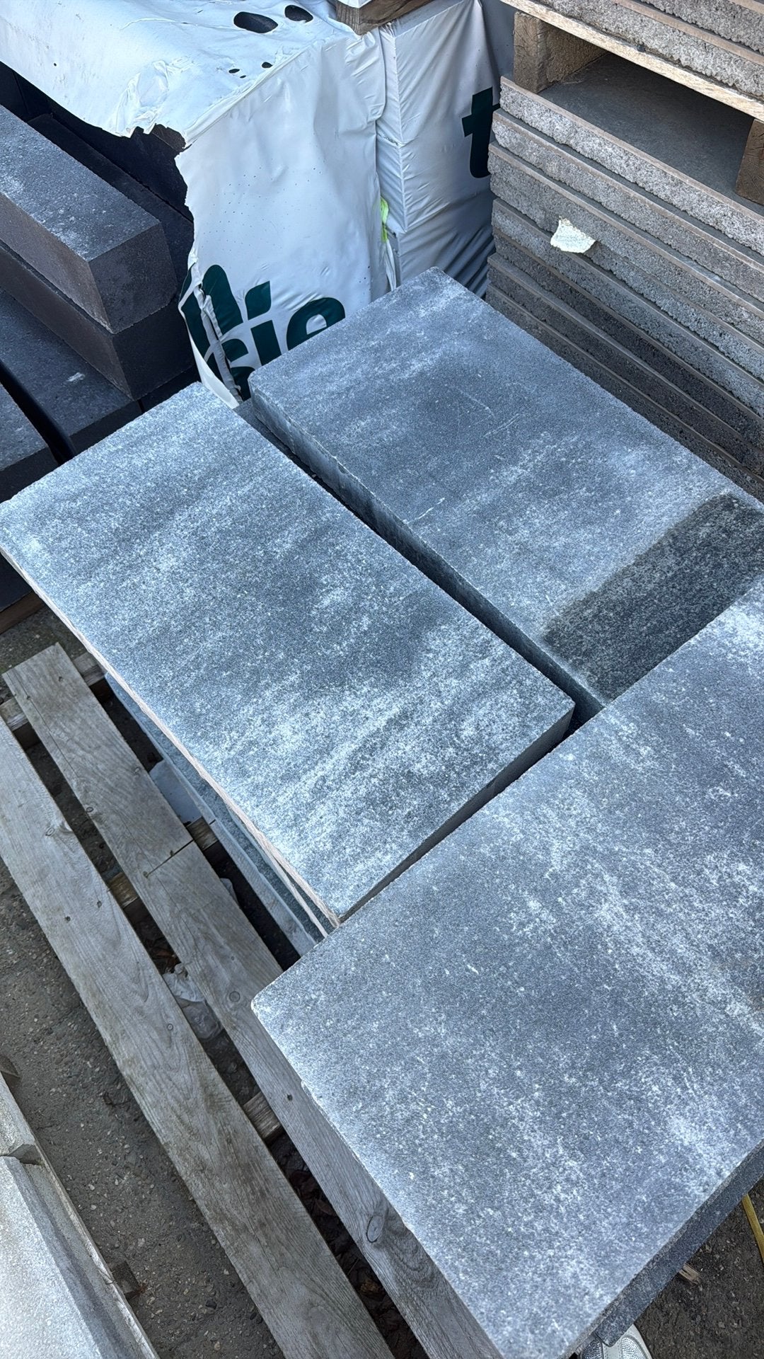 Betontegel 30x60x6 laatste stuks pallet € 60,00, Ophalen, Zo goed als nieuw, Beton, Terrastegels