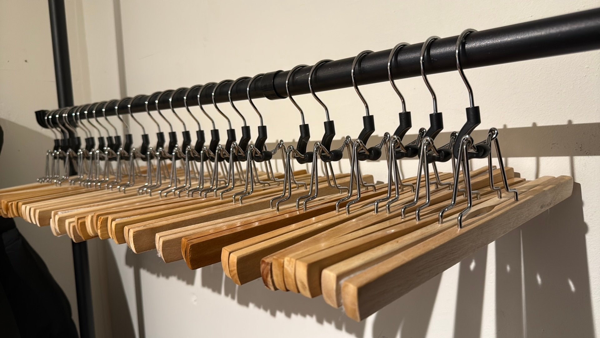 Houten broek - rok kledinghangers ikea, Ophalen of Verzenden, Gebruikt, Hout