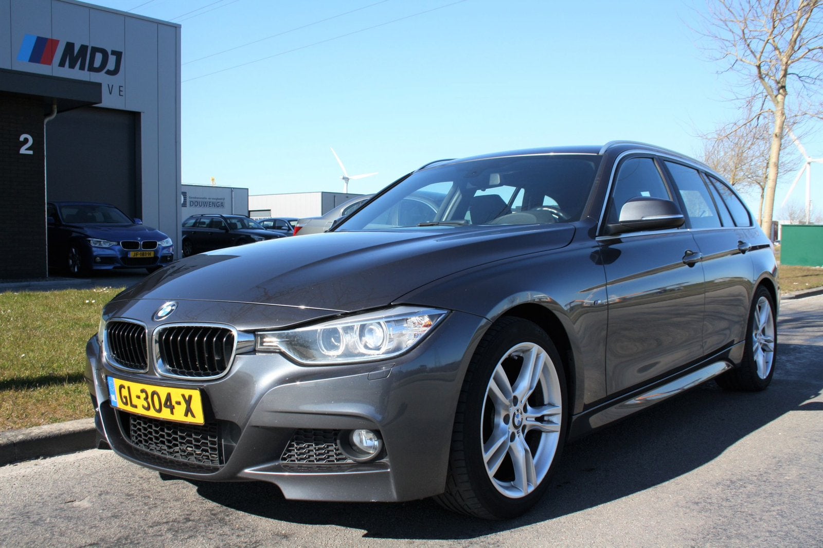 BMW 316i Touring AUT 2015 Grijs M-pakket Volleder Stoelverw, Auto's, BMW, Automaat, Zwart, 4 cilinders, 1445 kg