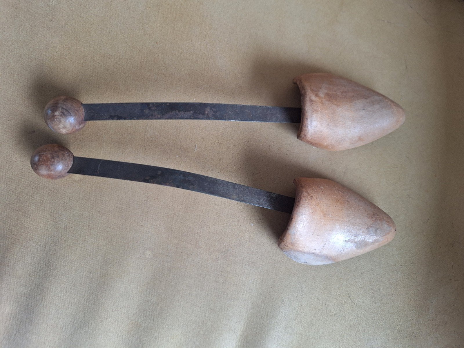 Vintage schoenspanners van hout en metaal, Ophalen