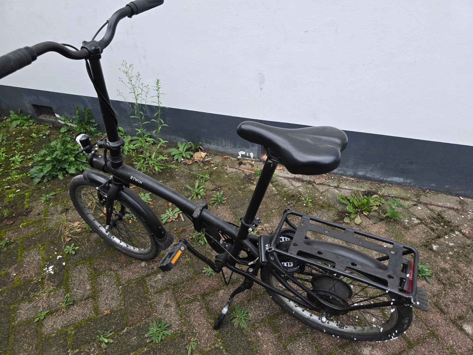 Foto 3 van Btwin vouwfiets met werkende verlichting en handremmen