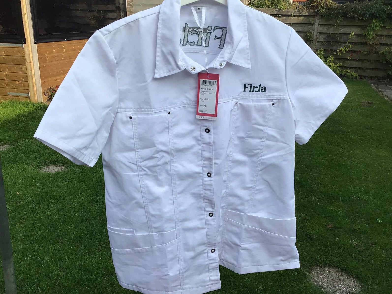 Nieuw uniformjasje Firda maat xl, valt als L., Ophalen, Nieuw, Maat 42/44 (L), Wit
