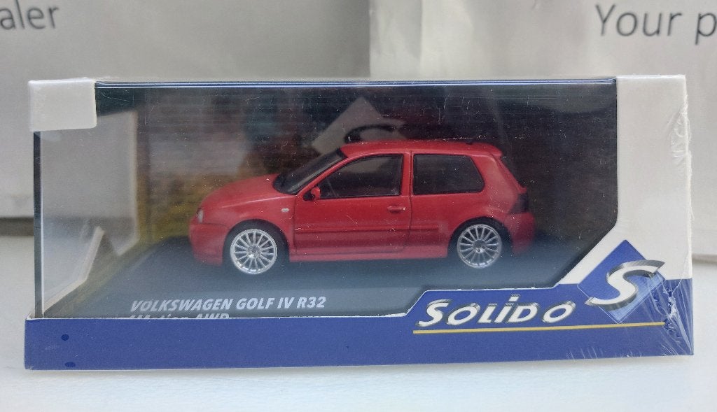 Solido 1:43 Volkswagen Golf 4 R32 4 Motion AWD rood nieuw, Ophalen of Verzenden, Nieuw, Auto, Solido