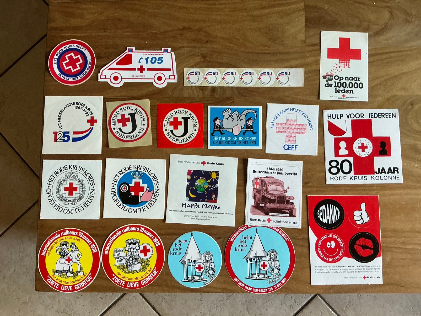 Stickers rode kruis, Ophalen of Verzenden, Zo goed als nieuw