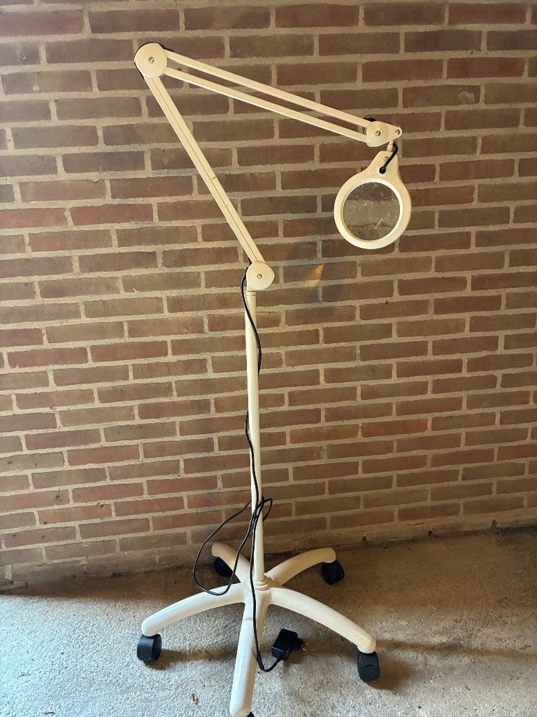 Luxo loeplamp op statief, Ophalen, Nieuw, Loeplamp