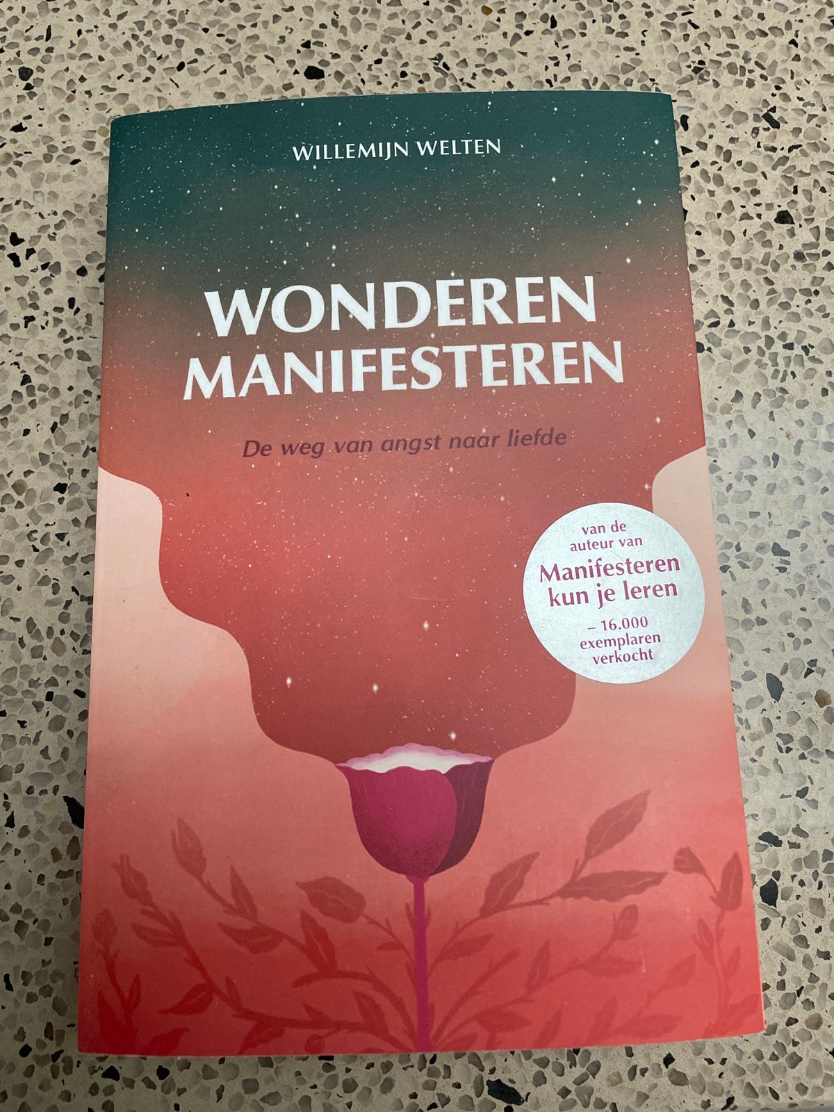 Wonderen Manifesteren: De weg van angst naar liefde, Boeken, Ophalen of Verzenden, Zo goed als nieuw, Spiritualiteit algemeen