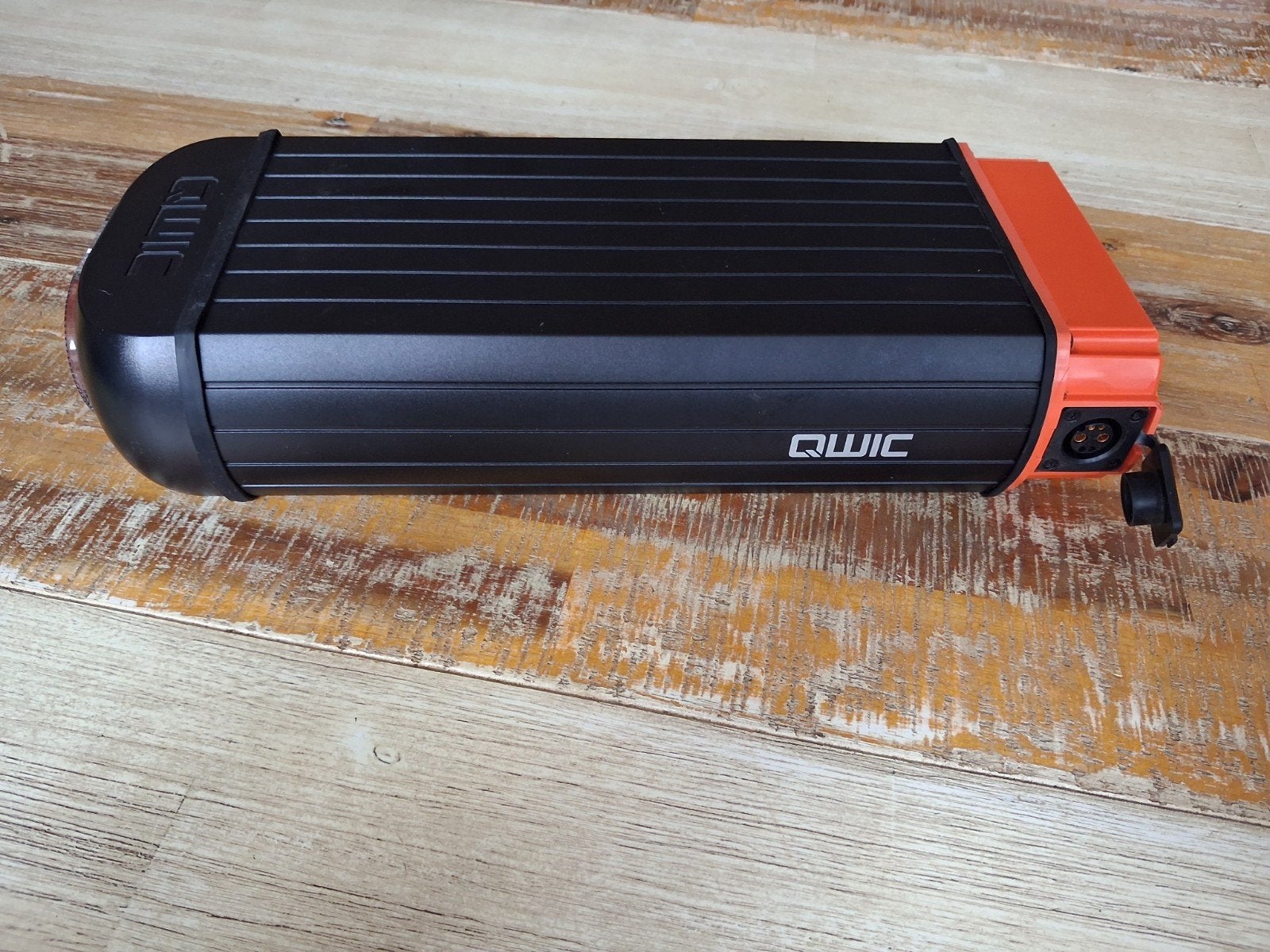 Accu Qwic BA00121 625Wh  met Garantie, Qwic, Zo goed als nieuw, Www.Qwic.nl, Pyter jurjensstrjitte stiens