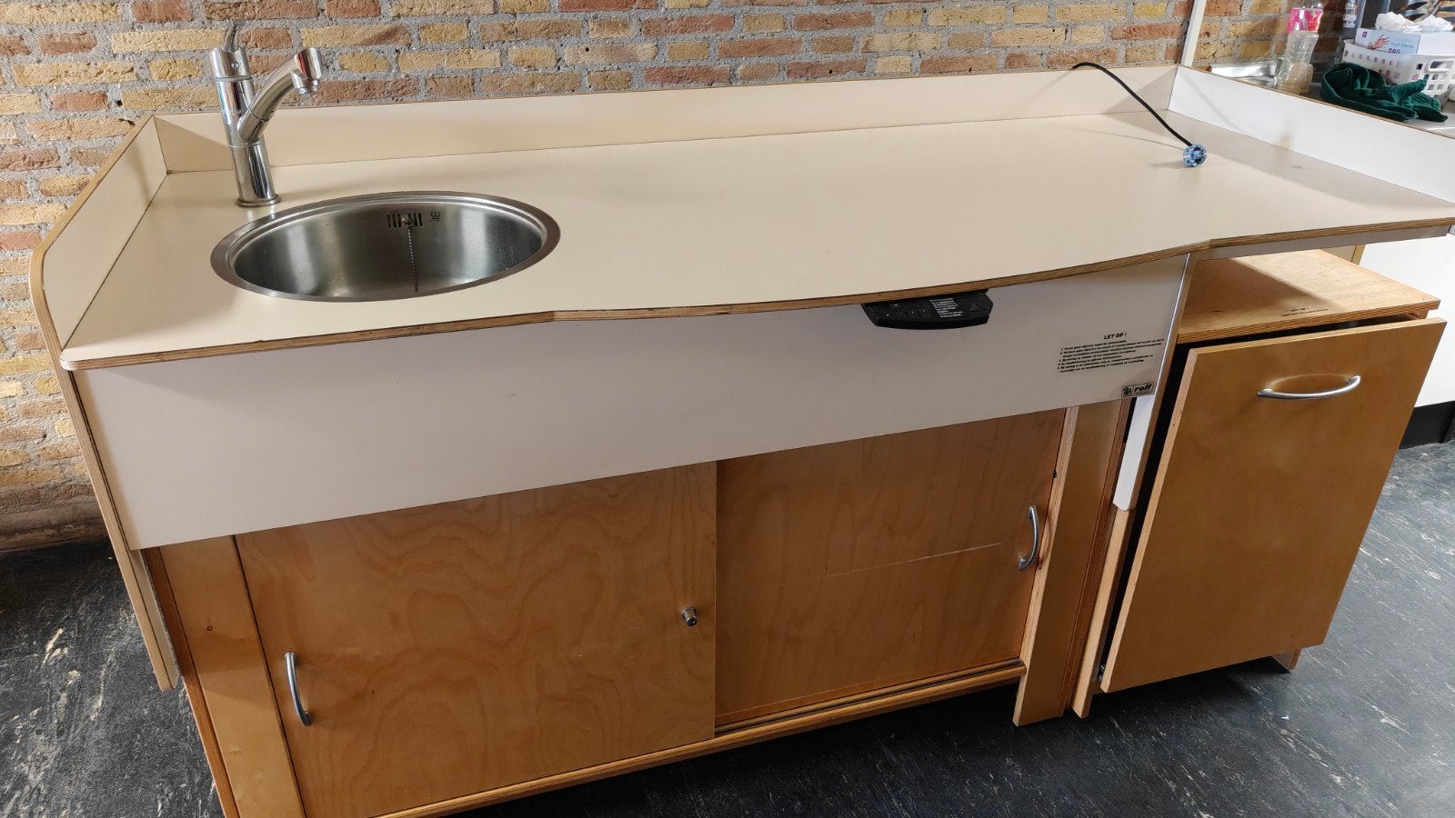 Elektrische commode, Kinderen en Baby's, Kinderkamer | Commodes en Kasten, Ophalen, Gebruikt, 50 tot 70 cm, 100 cm of meer