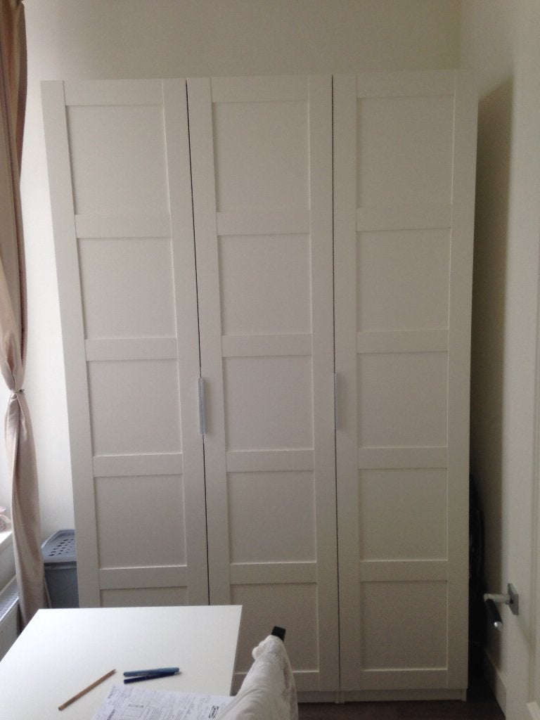 Witte PAX kast met moderne BERGSBO deuren, Ophalen, Met deur(en), Gebruikt, 200 cm of meer