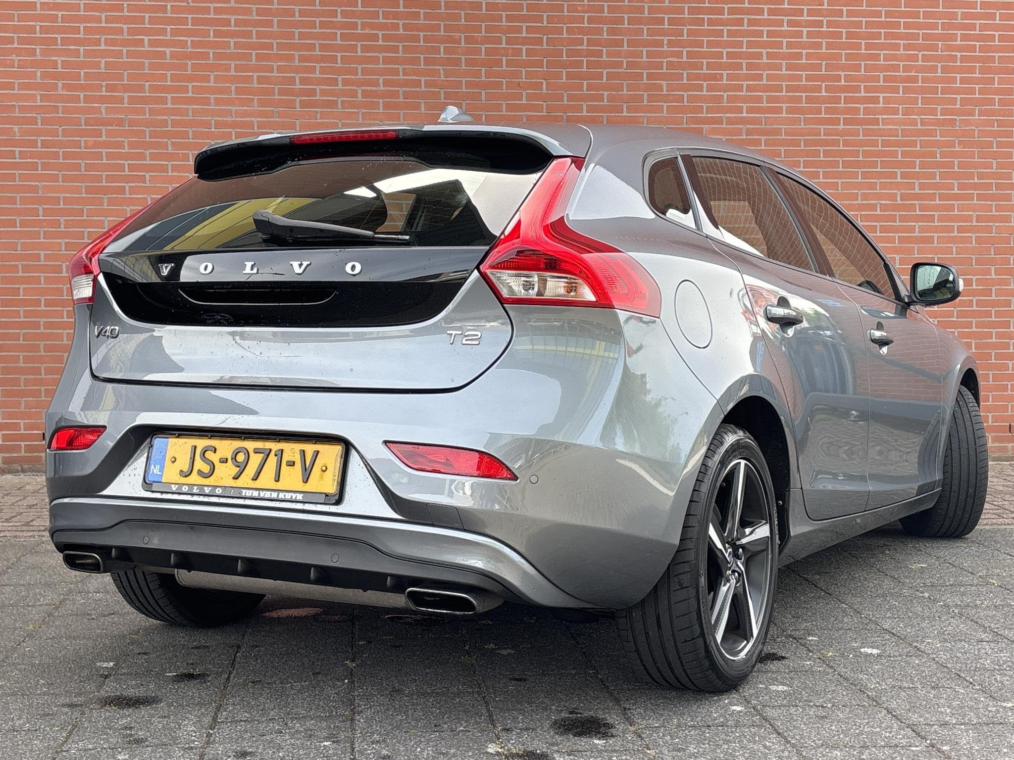 Volvo V40 2.0 T2 Kinetic Navigatie, Bluetooth, 17 inch R-des, Voorwielaandrijving, Stof, Gebruikt, Euro 6