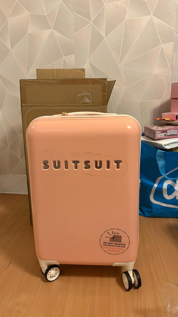 Nieuwe SUITSUIT koffer 55cm met doos en folie, Sieraden, Tassen en Uiterlijk, Koffers, Wieltjes, 50 tot 60 cm, Hard kunststof