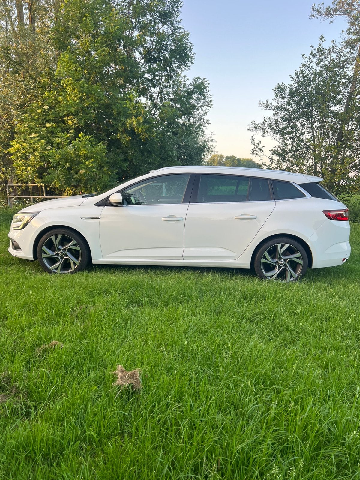 Foto 2 van Renault Mégane 1.2 Energy TCe Bose 130pk 2017 Wit