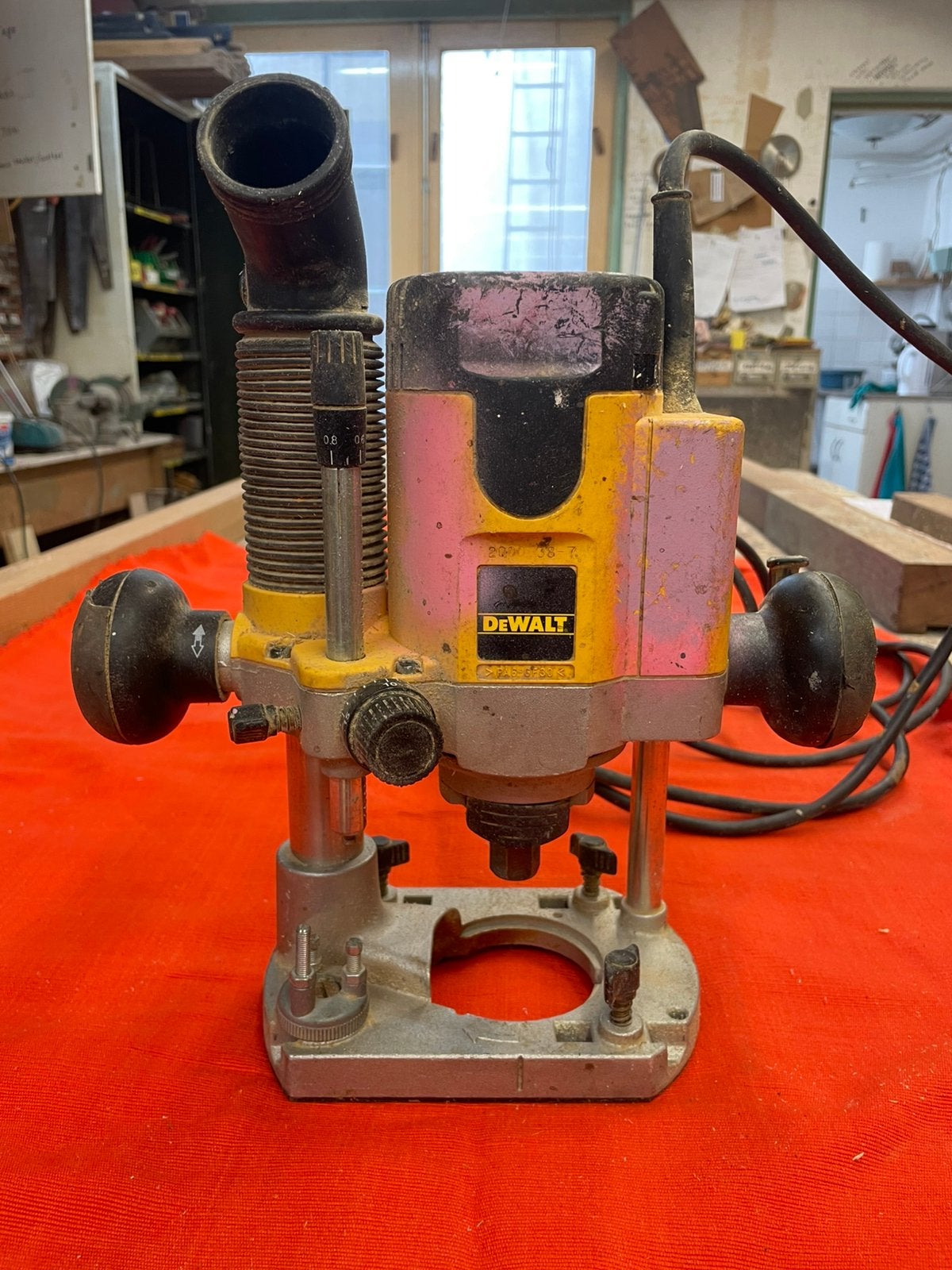 Boven frees de walt dw621, Doe-het-zelf en Verbouw, Gereedschap | Freesmachines, Ophalen, Gebruikt, Elektrisch, Bovenfrees