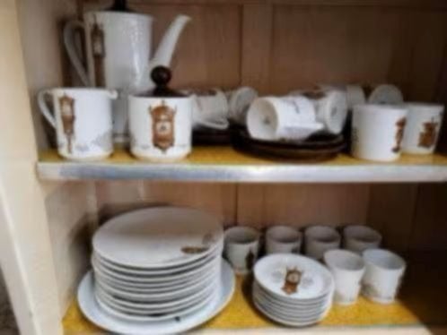 Vele delen klokken servies, Ophalen of Verzenden, Zo goed als nieuw, Overige stijlen, Kop(pen) en/of Schotel(s)