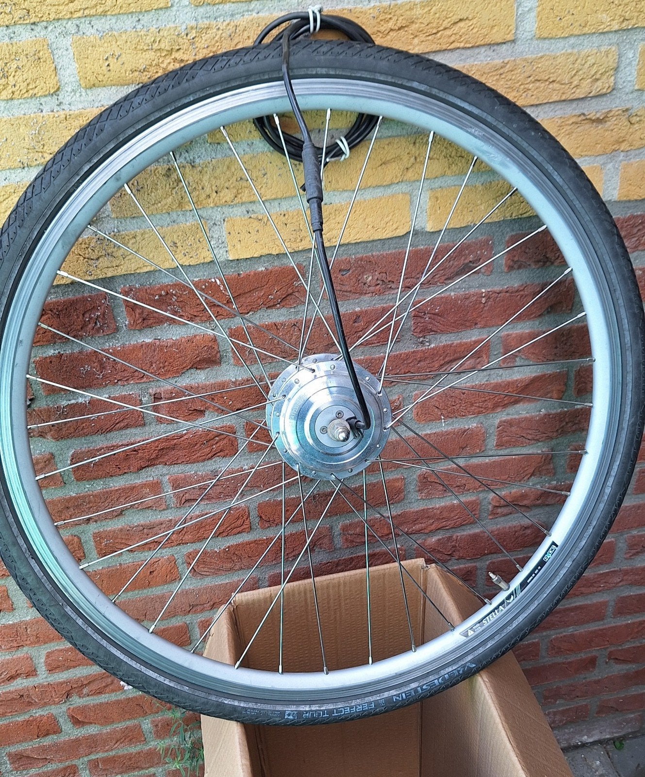 Stella voorwiel met geïntegreerde 250W/40Nm motor en banden, Gebruikt, Stella, Aluminium, Ophalen