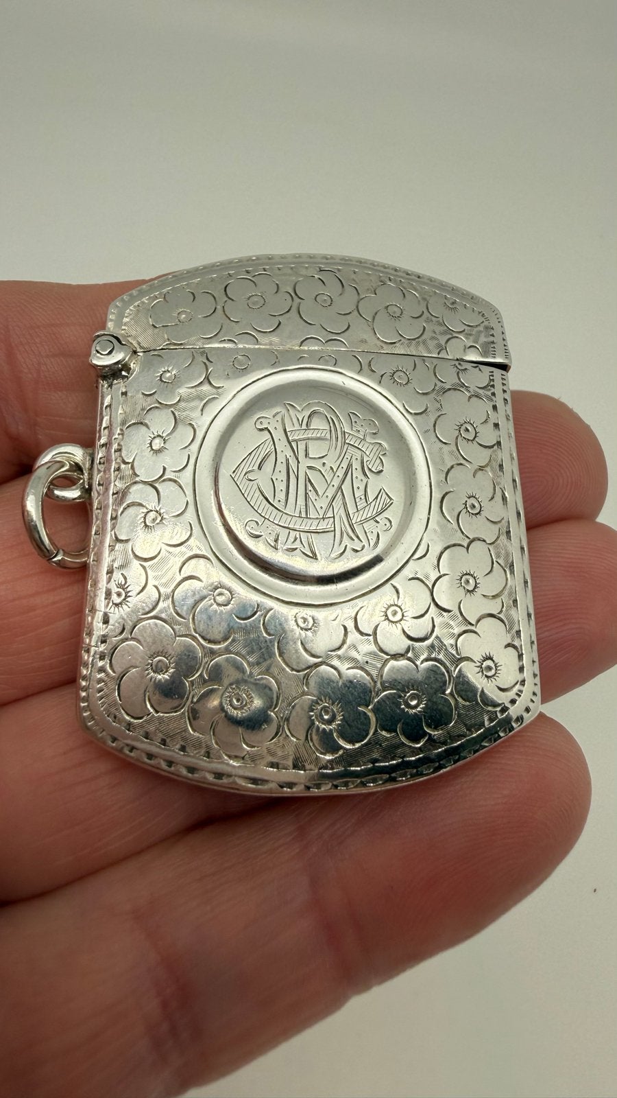 Zwaar Zilveren Tondeldoosje met Monogram - 3,8 x 4,8 cm, Antiek en Kunst, Verzenden, Zilver