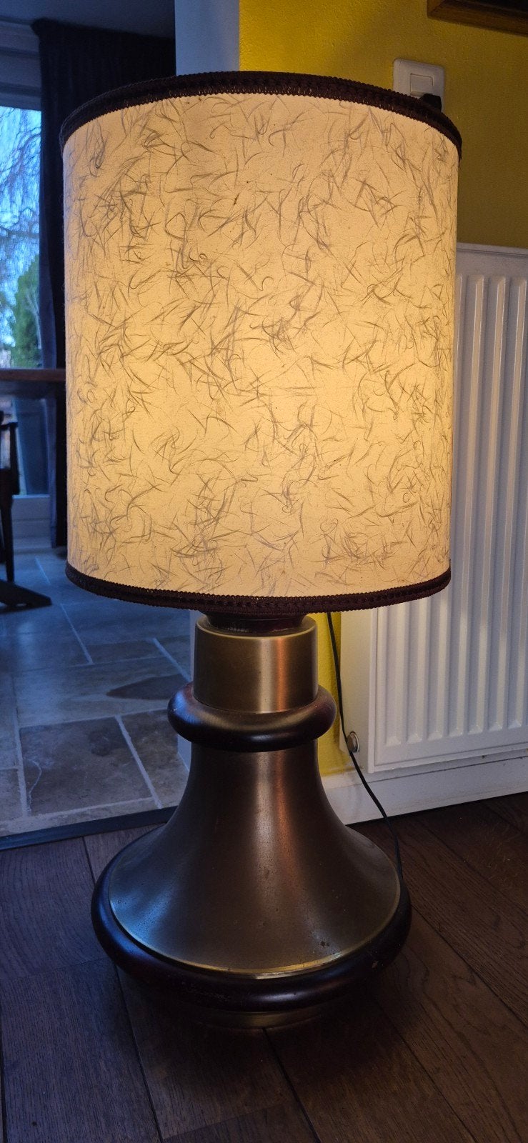 Grote vintage tafellamp met messing en houten voet, Antiek en Kunst, Ophalen