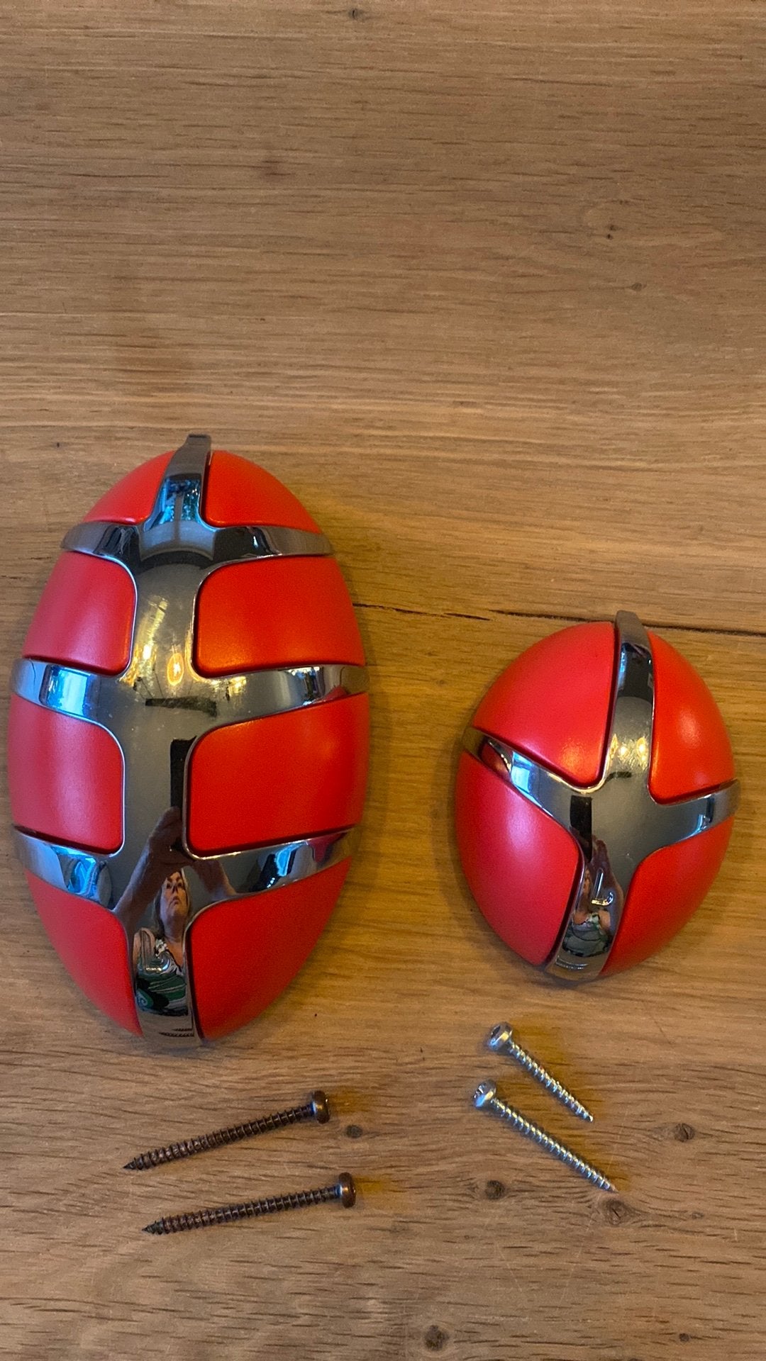 2 rode wandkapstokken Bug - Rood van Spinder Design, Kunststof, Wandhaken, Ophalen of Verzenden, Zo goed als nieuw